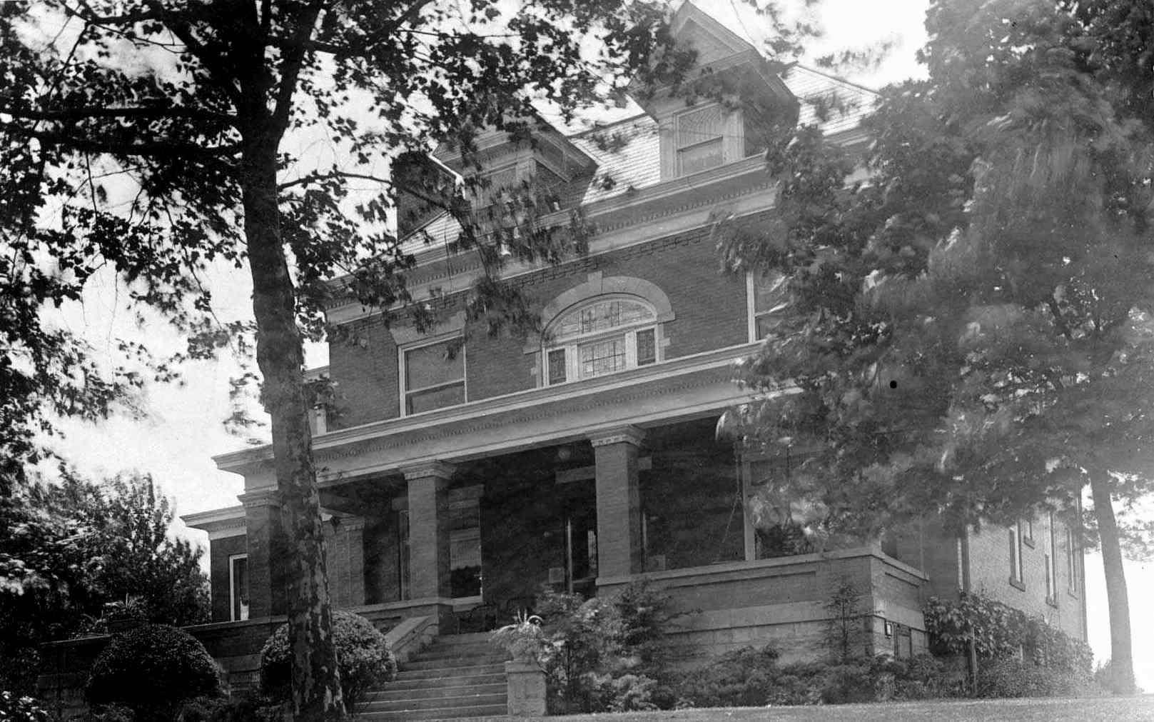 Phillips properties Robert F. Phillips home.JPG