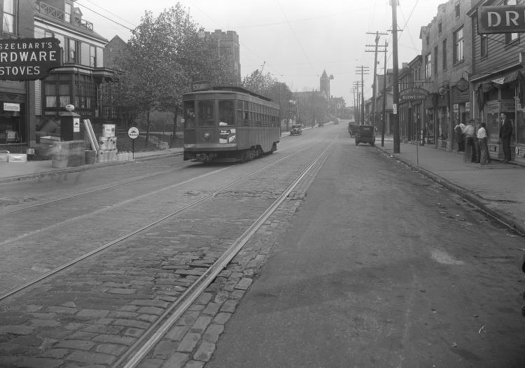 Carrick Trolley 1818 Brownsville 1927.jpg
