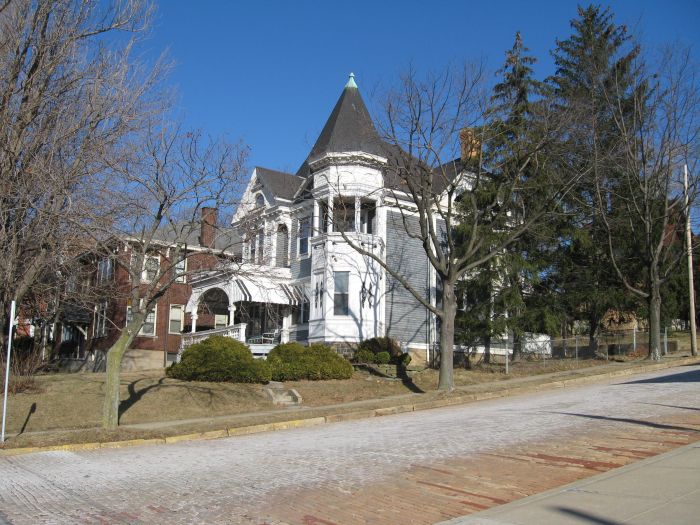 Crown Jewel Victorian.jpg