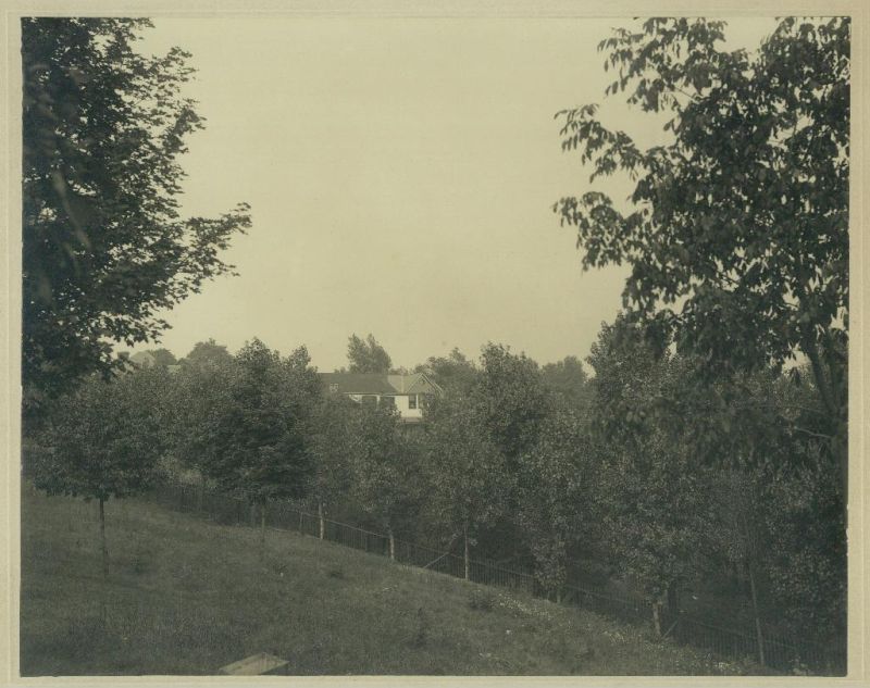 Buck tavern from St. Georges Cemetary 2.jpg
