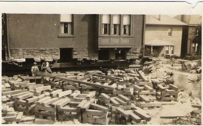 Brownsville Raod at Nobles Lane house moving 2.jpg