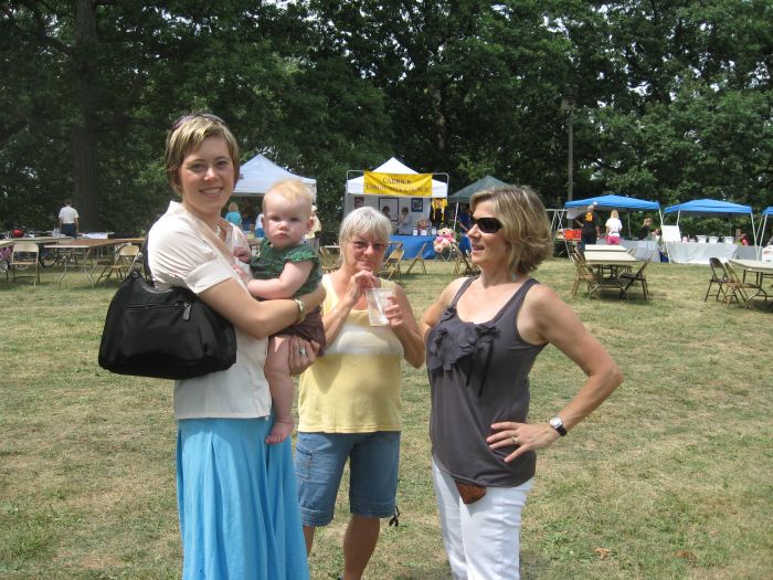 File:2010 Cornfest guests.jpg