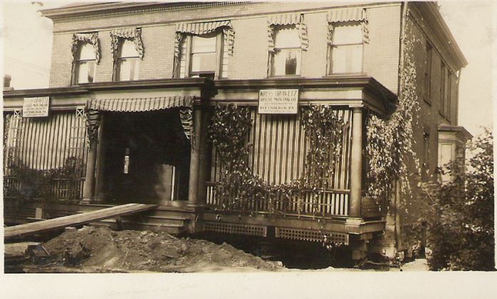 Brownsville Road at Laughlin House moving 2.jpg