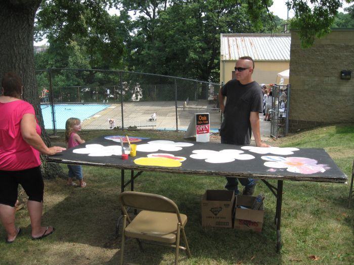 File:2010 Cornfest Bob Ziller's Blooms.jpg