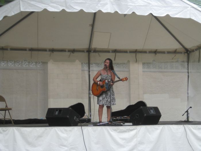 File:2010 Cornfest entertainment Cathasaigh.jpg