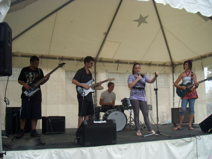 File:2010 Cornfest entertainment Caruso's Music School 2a.jpg