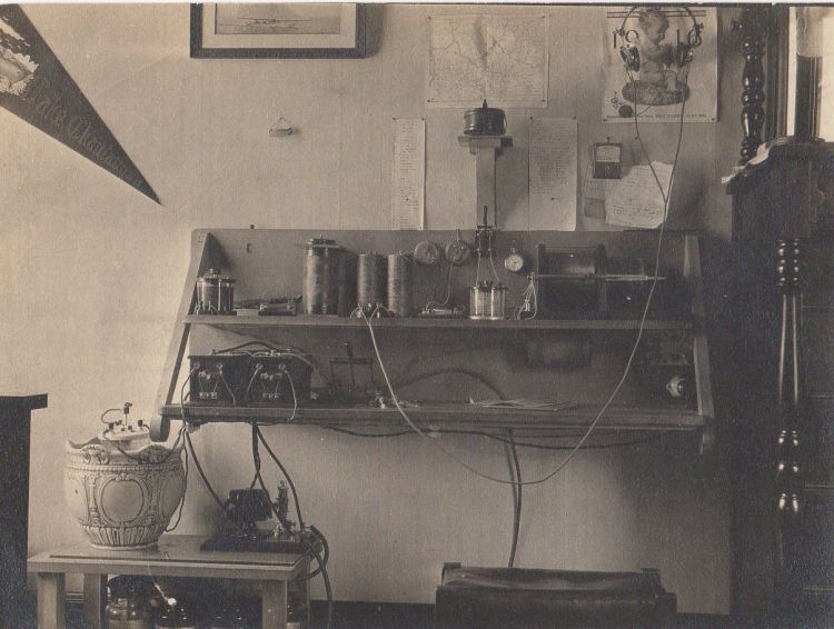 3-Don's Room & Chrystal Set - 1916 rs.jpg