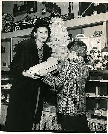 File:Photo Album Anne Cherry.jpg