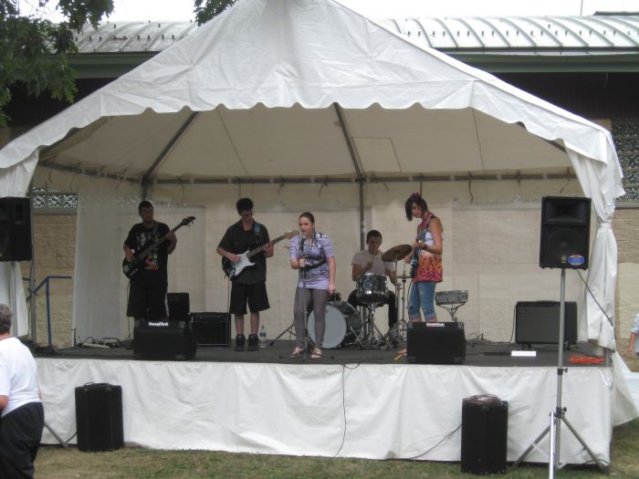 File:2010 Cornfest entertainment Caruso's Music School.jpg