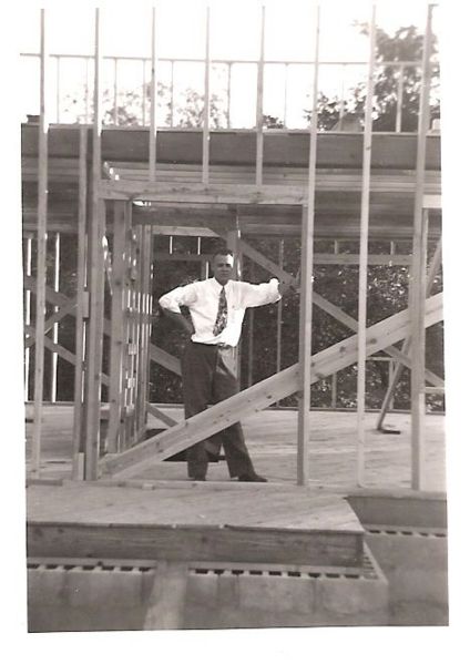 File:John Eld's father house on Valera Street.jpg