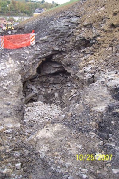 File:Elwin Coal on Rt. 88 10 25 07 016.jpg