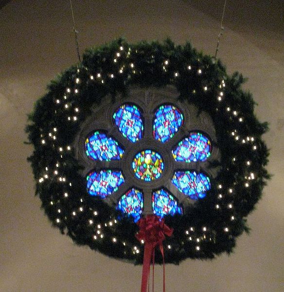 File:Stewart avenue rose window and wreath 2011.jpg