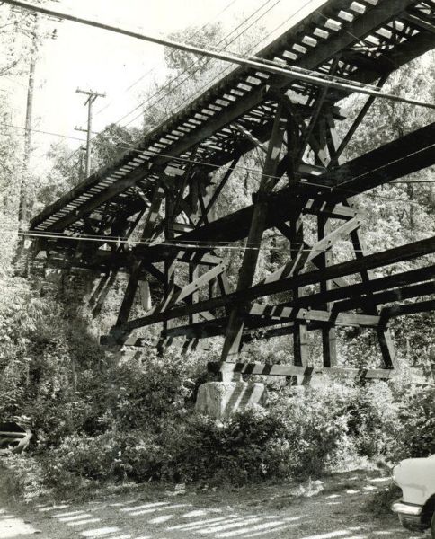 File:Reflectorville bridge Edgebrook and Rt. 51.jpg